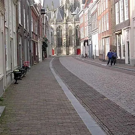 Blom aan de Gracht-2